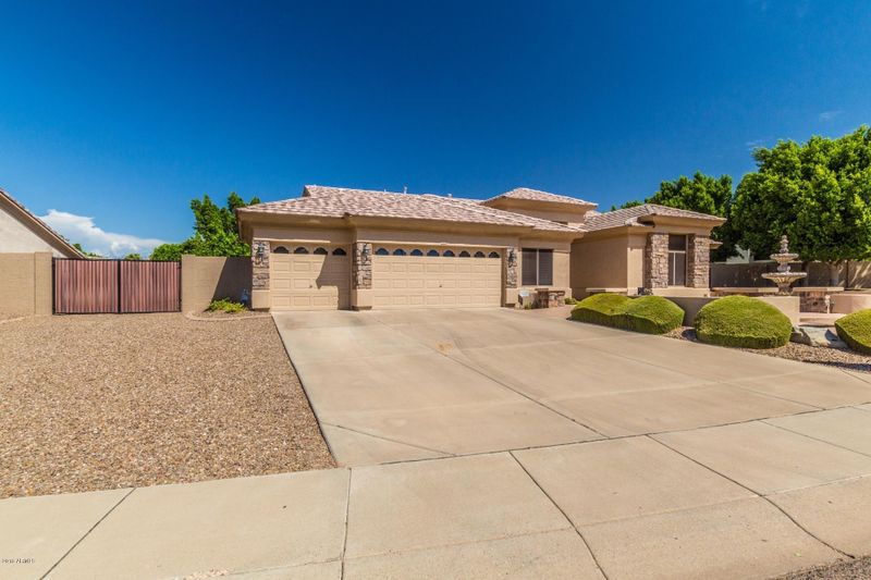 7134 W Planada Ln, Glendale, AZ 85310