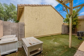 7136 73rd Dr, Glendale, AZ 85303