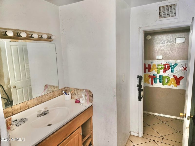 7136 Bramble Ave, Mesa, AZ 85208