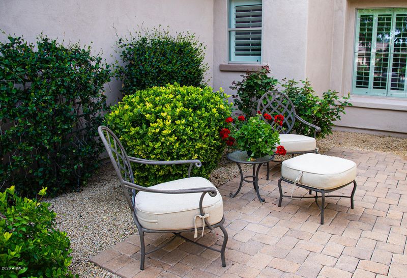 714 E County Down Dr, Chandler, AZ 85249