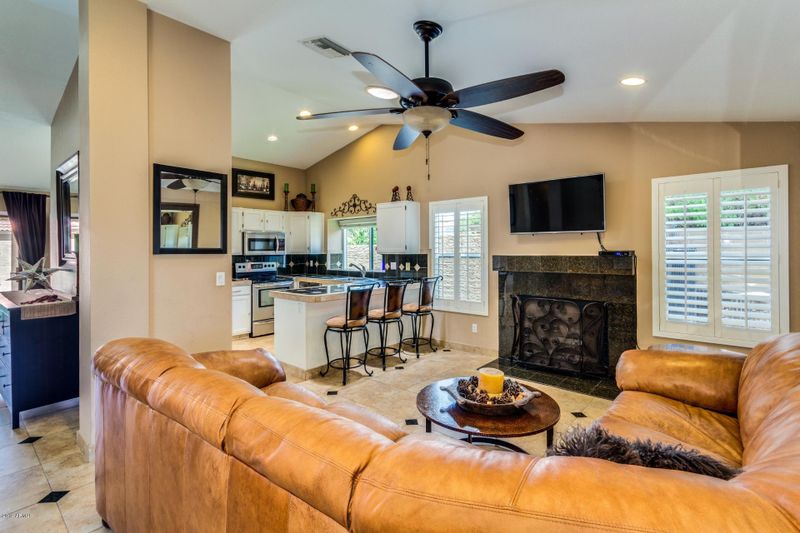 7140 W Morrow Dr, Glendale, AZ 85308