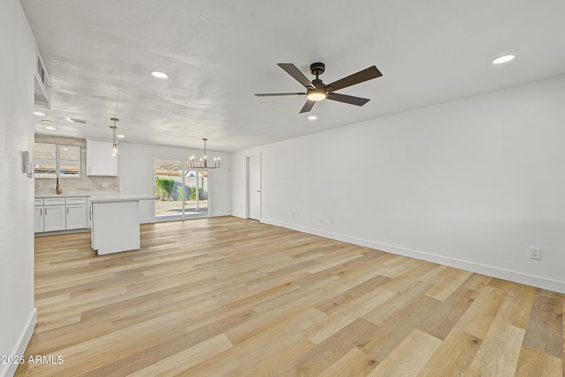7142 W Westview Dr, Phoenix, AZ 85033