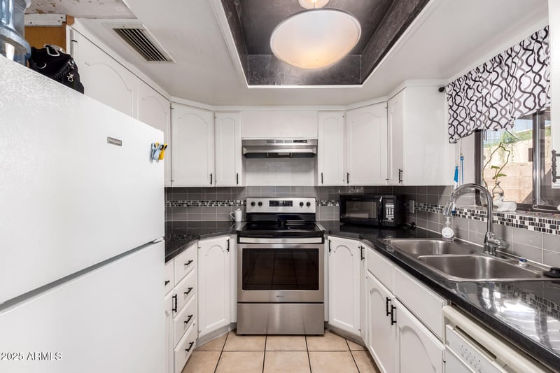 7143 63rd Dr, Glendale, AZ 85301