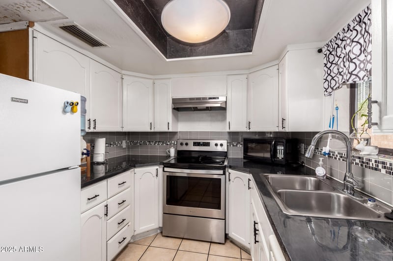 7143 63rd Dr, Glendale, AZ 85301