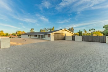 7143 Union Hills Dr, Glendale, AZ 85308