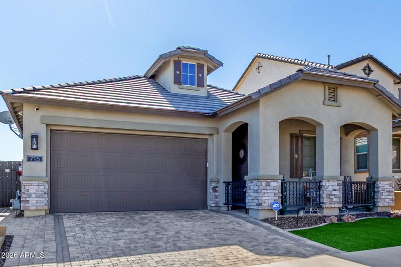 715 E Silver Fox Way, Phoenix, AZ 85048