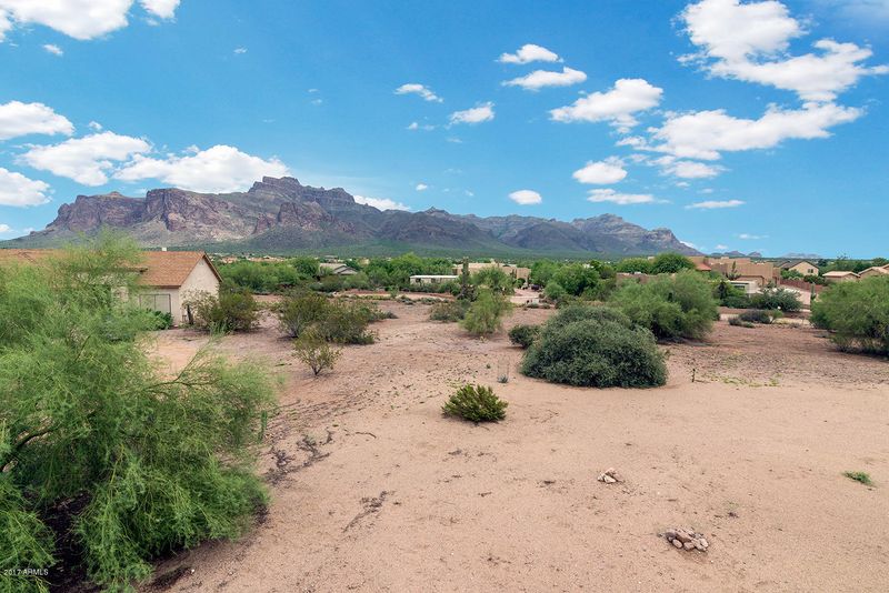 715 S Moon Rd, Apache Junction, AZ 85119