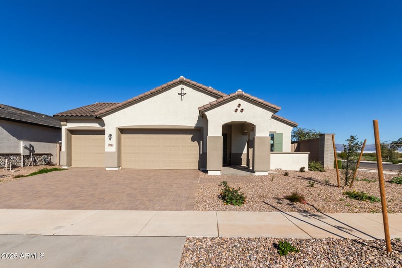 716 Kingbird Dr, Queen Creek, AZ 85140