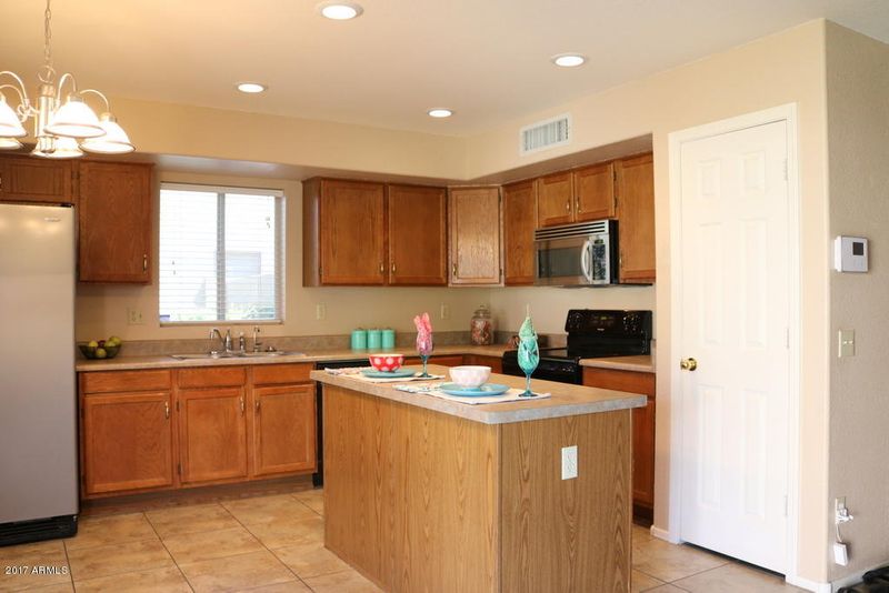 716 N Slate St, Gilbert, AZ 85234
