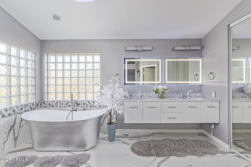 7162 Lone Cactus Dr, Glendale, AZ 85308