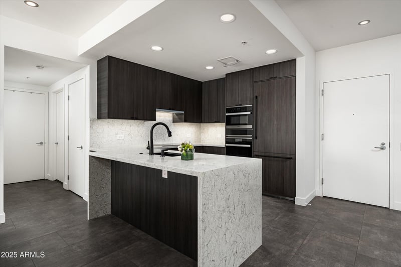 7167 Rancho Vista Dr #4010, Scottsdale, AZ 85251