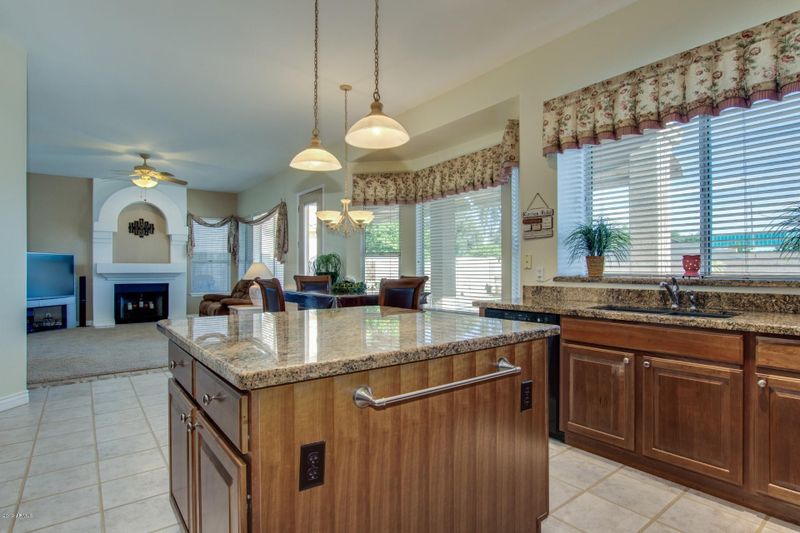 7167 W Dreyfus Dr, Peoria, AZ 85381
