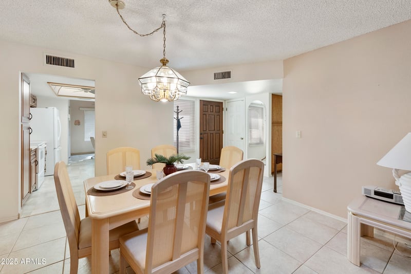 718 Arrowwood Way, Mesa, AZ 85208