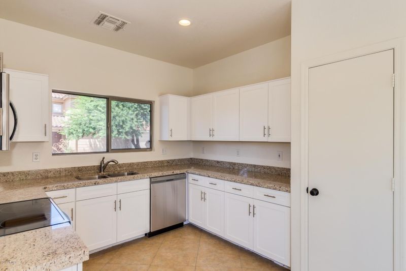 718 E Michigan Ave, Phoenix, AZ 85022