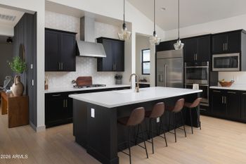 718 E Summerside Rd, Phoenix, AZ 85042