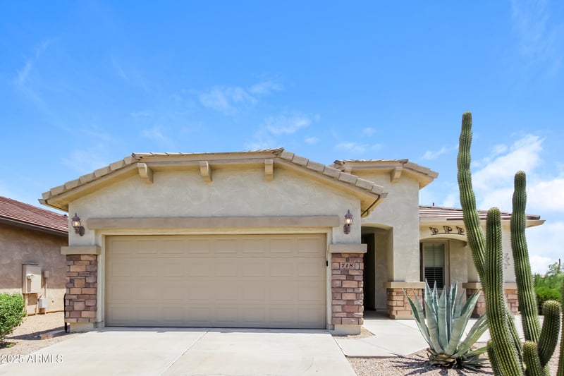 718 Twin Peaks Pw, San Tan Valley, AZ 85143
