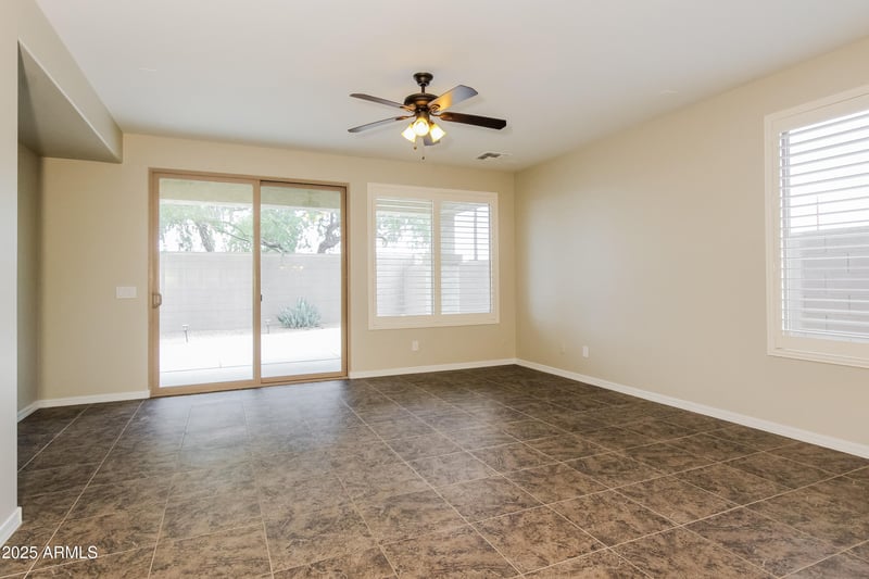 718 Twin Peaks Pw, San Tan Valley, AZ 85143