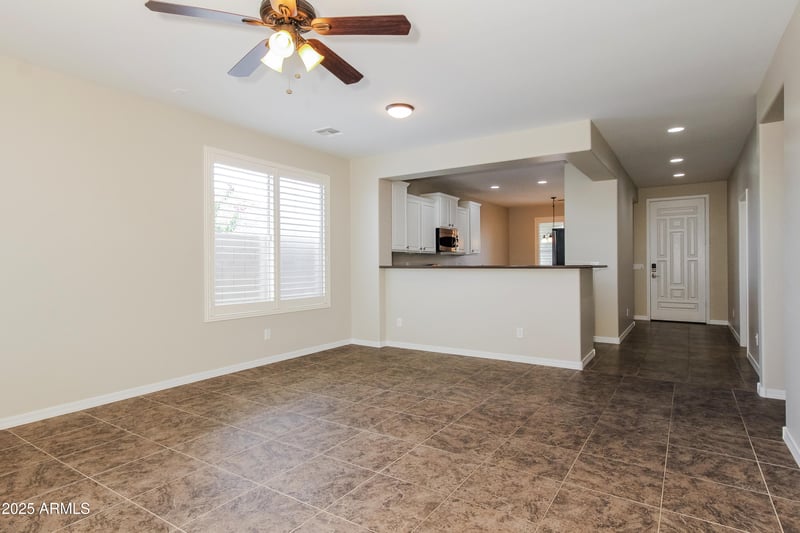 718 Twin Peaks Pw, San Tan Valley, AZ 85143