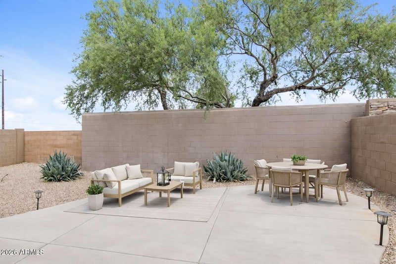 718 Twin Peaks Pw, San Tan Valley, AZ 85143