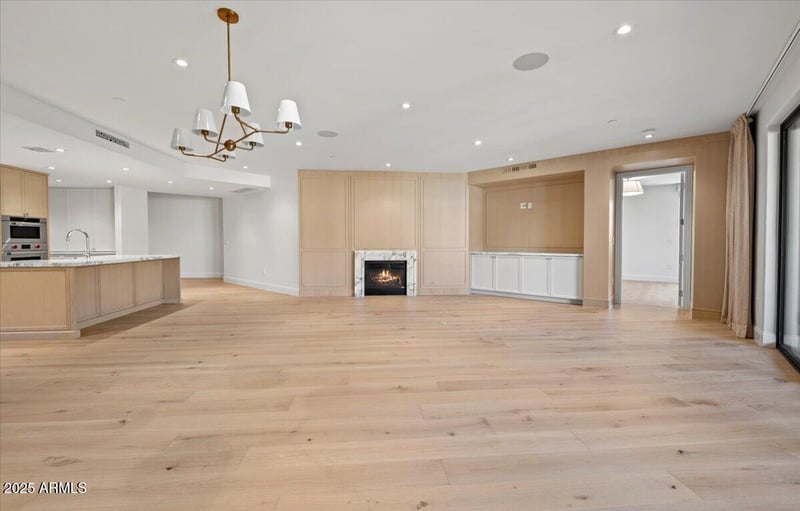 7181 Camelback Rd #301, Scottsdale, AZ 85251