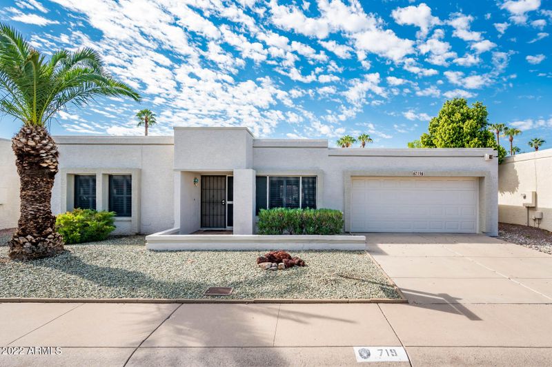 719 E Michelle Dr, Phoenix, AZ 85022