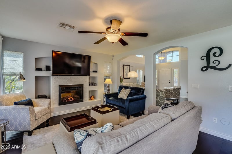 7194 Mohawk Ln, Glendale, AZ 85308