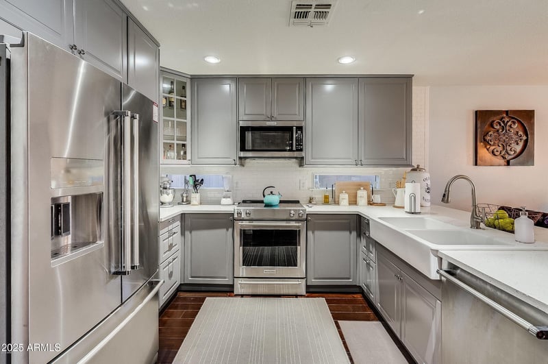 7194 Mohawk Ln, Glendale, AZ 85308