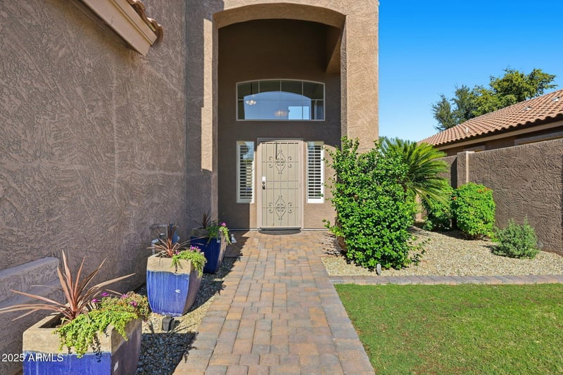 7194 Mohawk Ln, Glendale, AZ 85308