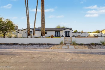 720 E Desert Ln, Phoenix, AZ 85042