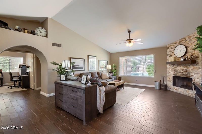 720 E Grandview Rd, Phoenix, AZ 85022