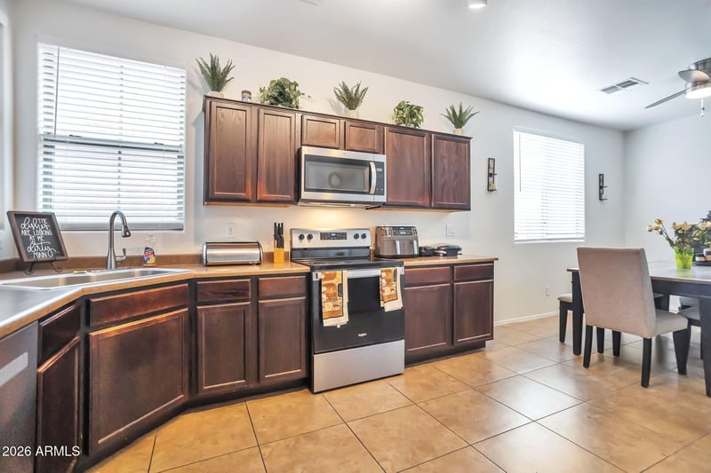 7204 S 48th Dr, Laveen, AZ 85339