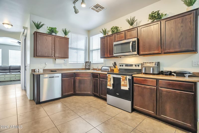 7204 S 48th Dr, Laveen, AZ 85339