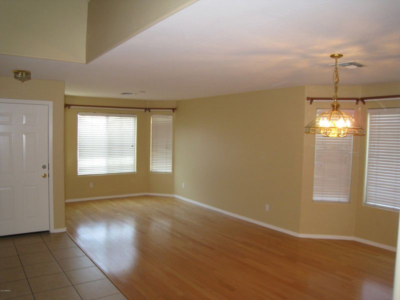 7205 W Discovery Dr, Glendale, AZ 85303