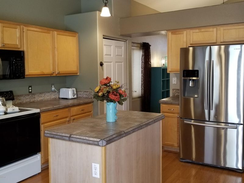 7206 W Blackhawk Dr, Glendale, AZ 85308