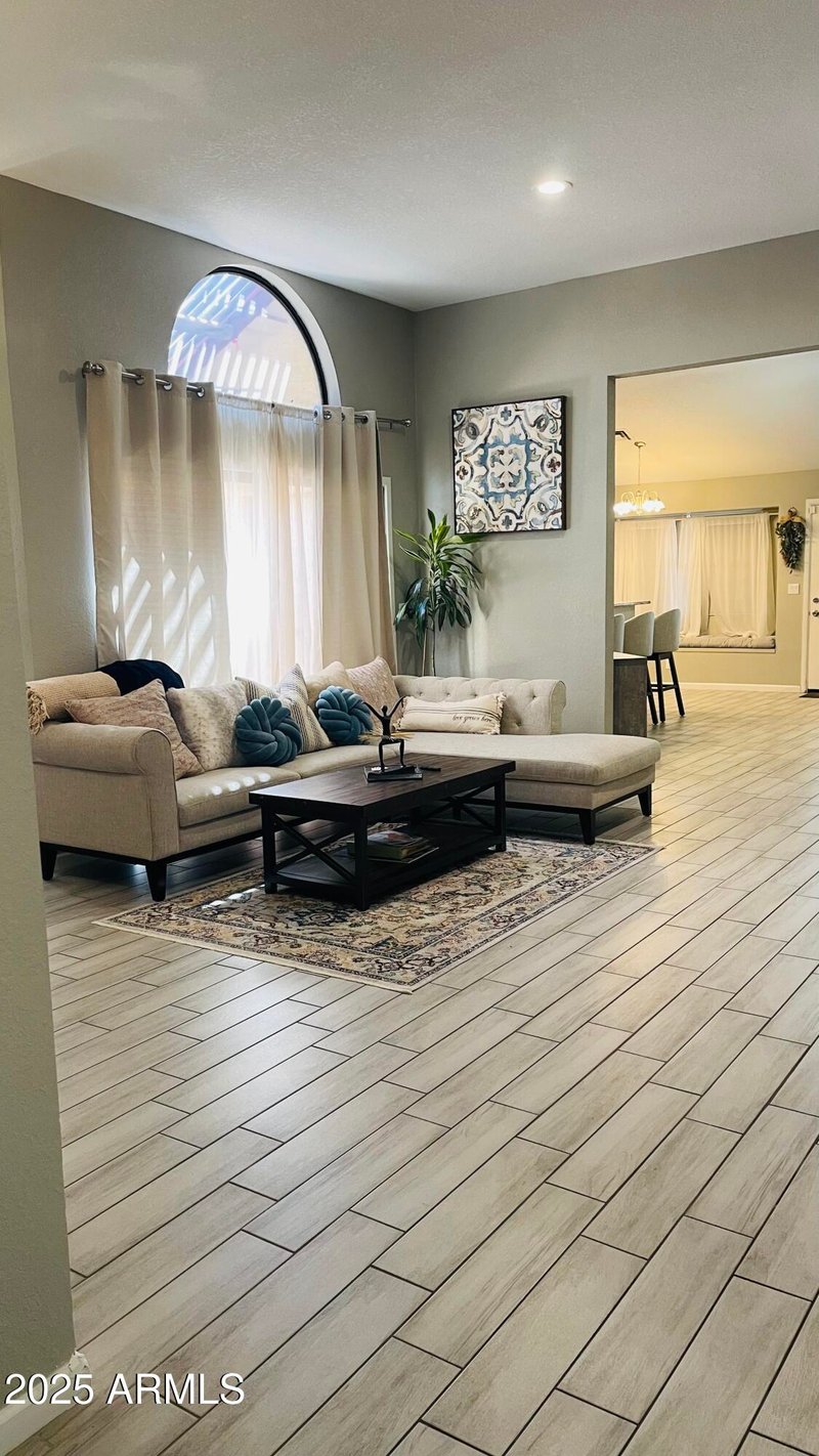 7207 Mcrae Way, Glendale, AZ 85308