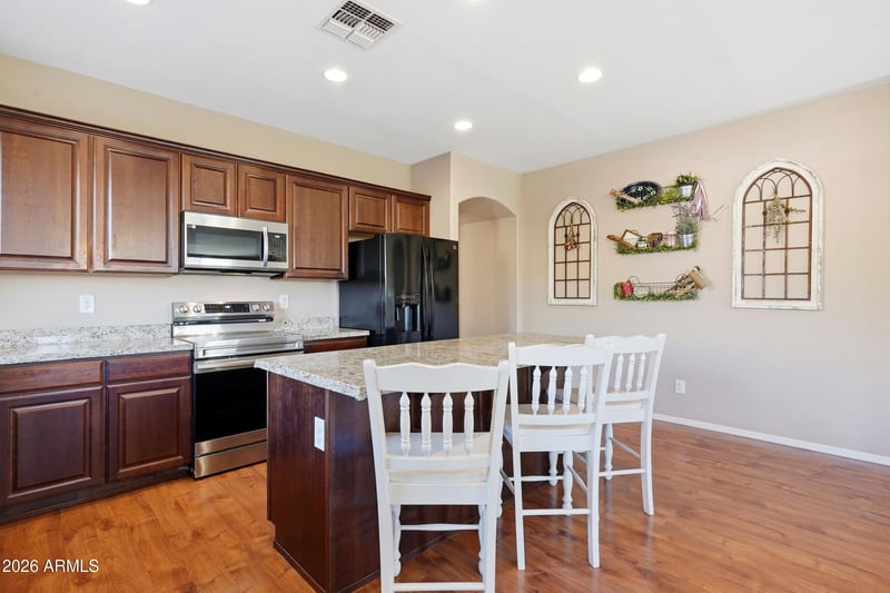 7208 W Nicolet Ave, Glendale, AZ 85303