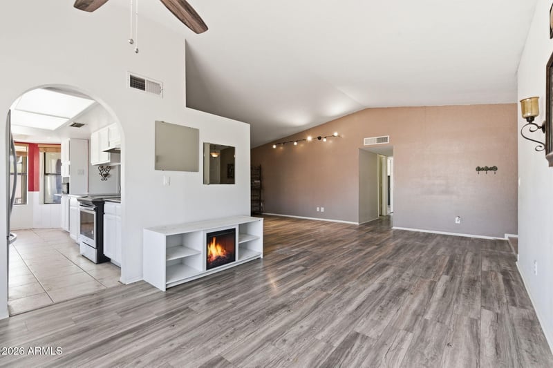 721 E Brentrup Dr, Tempe, AZ 85283