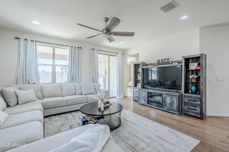 7213 S 32nd Dr, Phoenix, AZ 85041