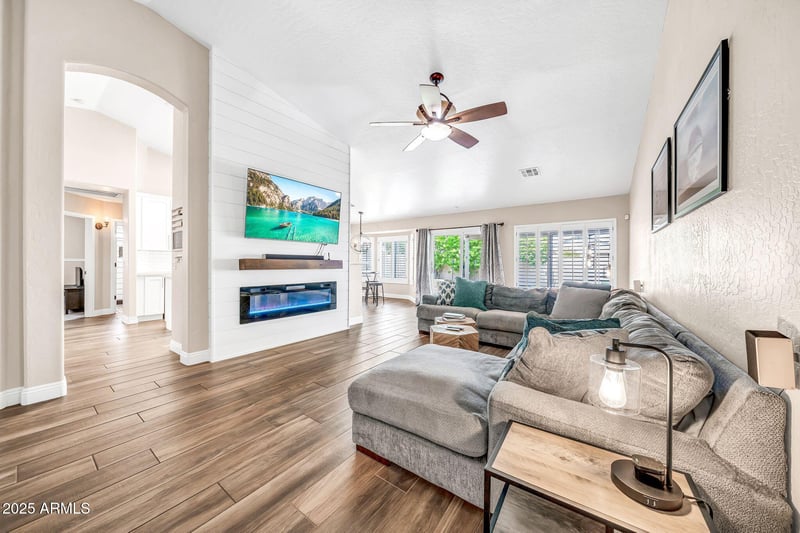 7216 Kimberly Way, Glendale, AZ 85308