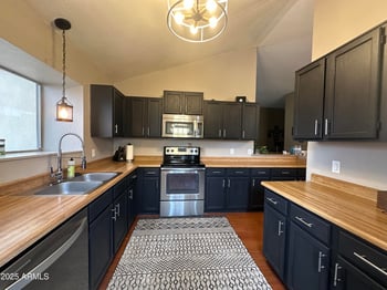 7217 Paradise Dr, Peoria, AZ 85345