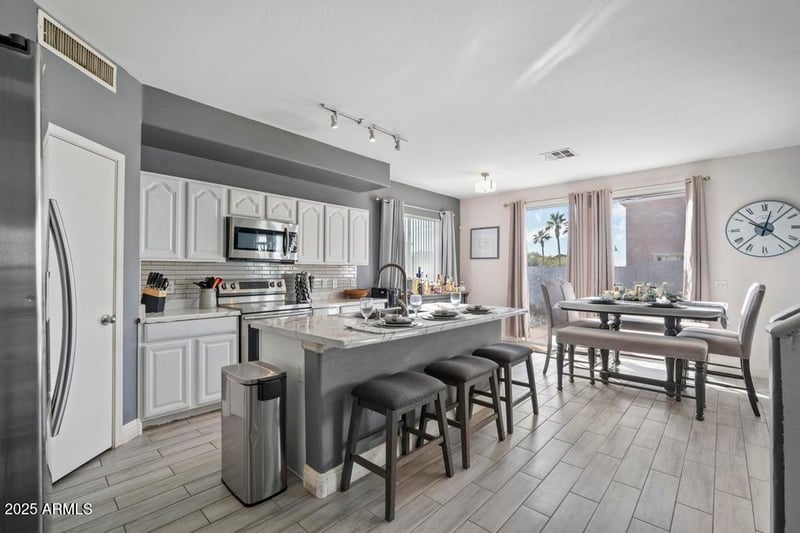 7218 40th Ln, Phoenix, AZ 85041