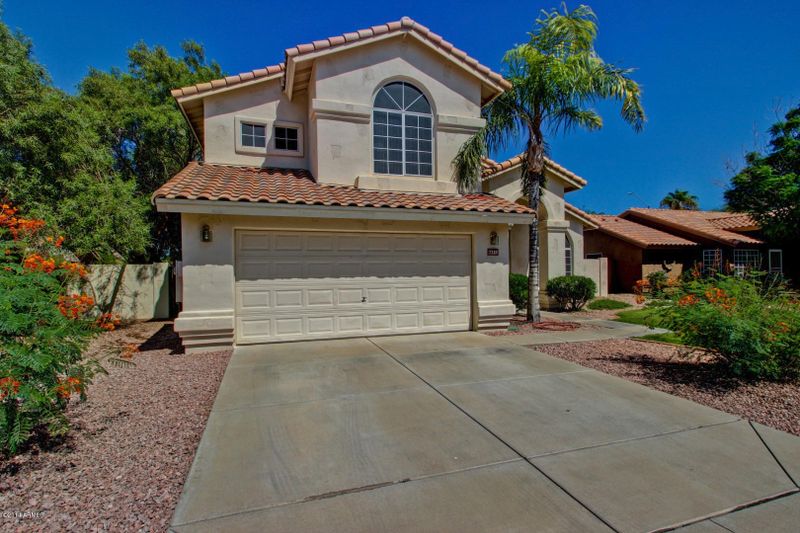 7218 W Crest Ln, Glendale, AZ 85310