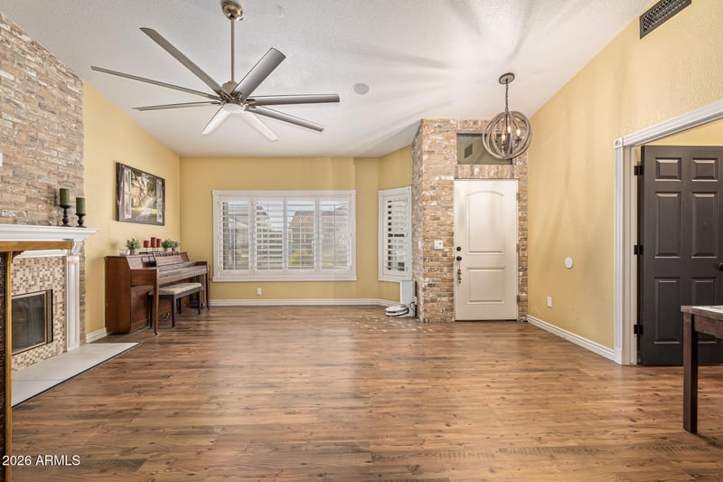 7220 W Larkspur Dr, Peoria, AZ 85381