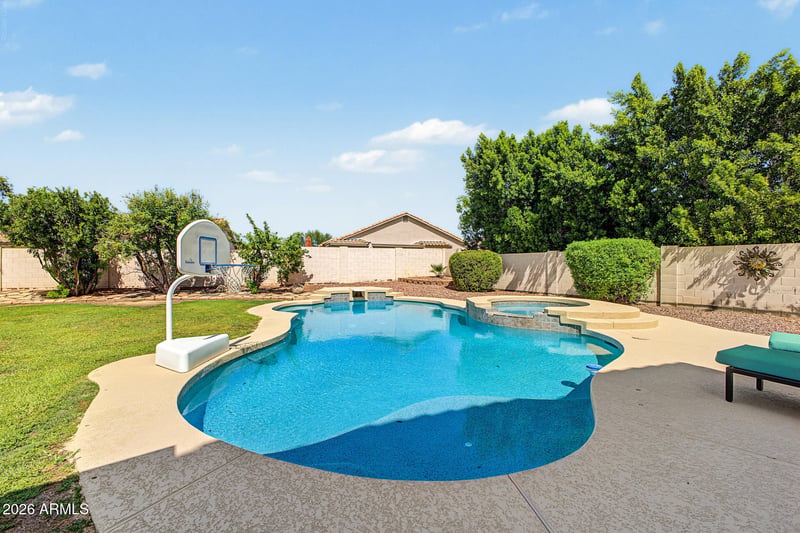 7220 W Los Gatos Dr, Glendale, AZ 85310