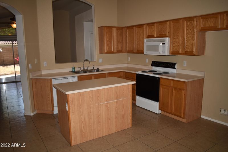 7225 W Blackhawk Dr, Glendale, AZ 85308
