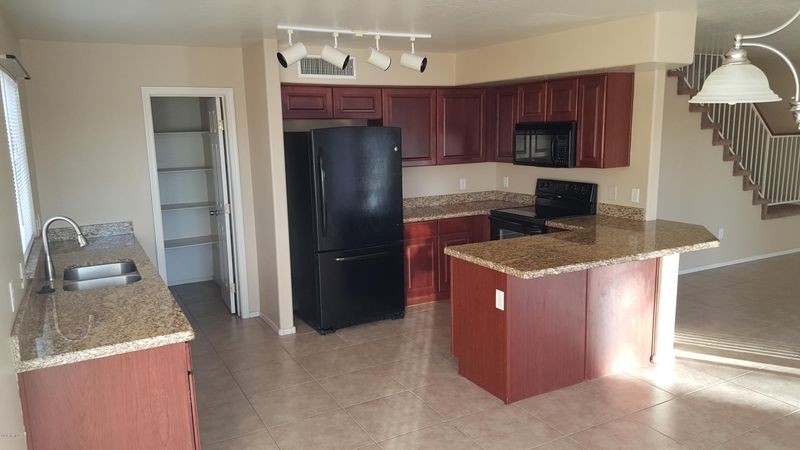 7226 N 70th Ln, Glendale, AZ 85303