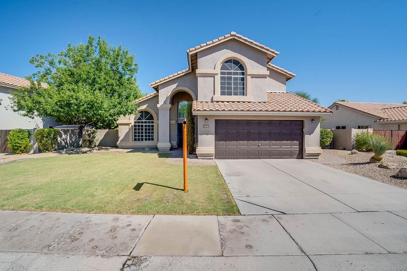 7226 W Crest Ln, Glendale, AZ 85310