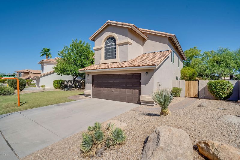 7226 W Crest Ln, Glendale, AZ 85310