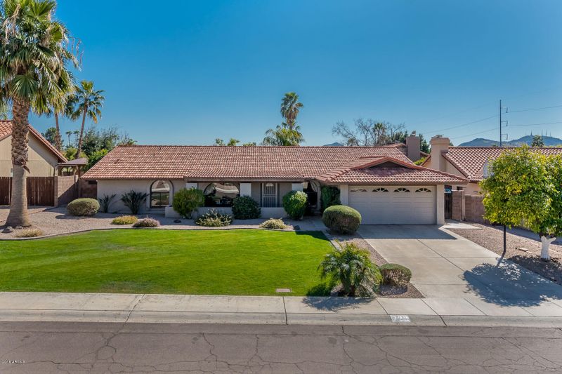 723 E Brook Hollow Dr, Phoenix, AZ 85022