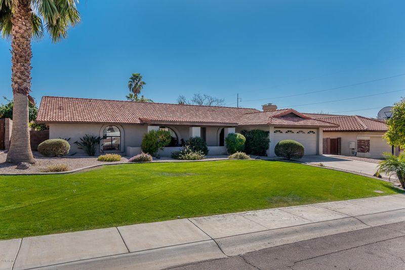723 E Brook Hollow Dr, Phoenix, AZ 85022